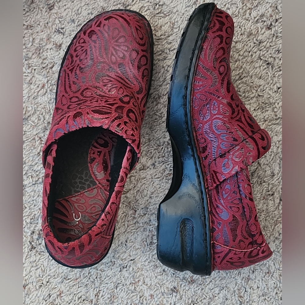 Women's Red Patterned Shoes - Picture 3 of 7